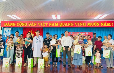 Tặng quà Trung thu cho các bệnh nhi tại Bệnh viện Sản – Nhi tỉnh Quảng Ngãi